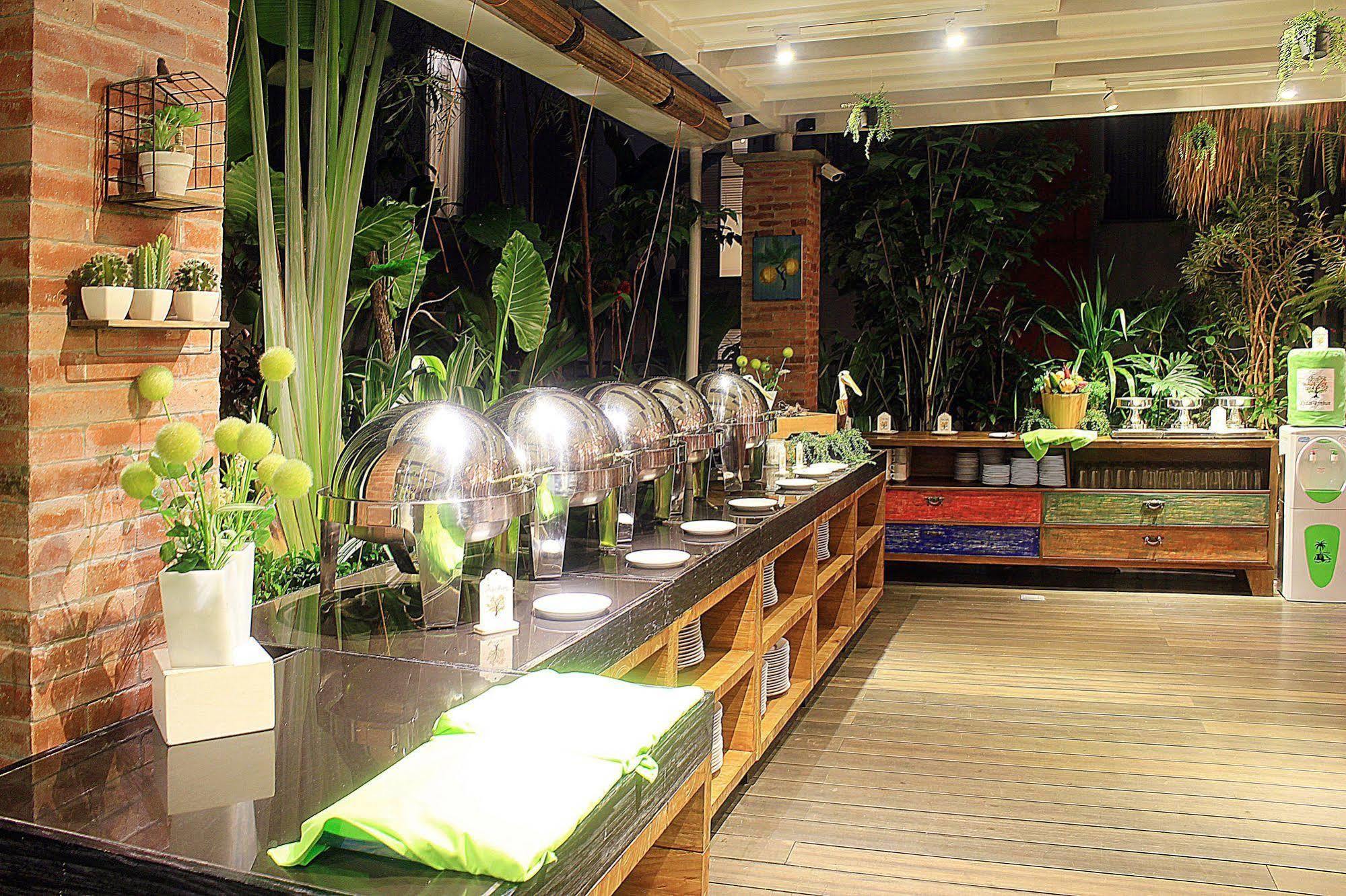 Hotel Zen Premium Setrawangi Raya Bandung Exterior foto